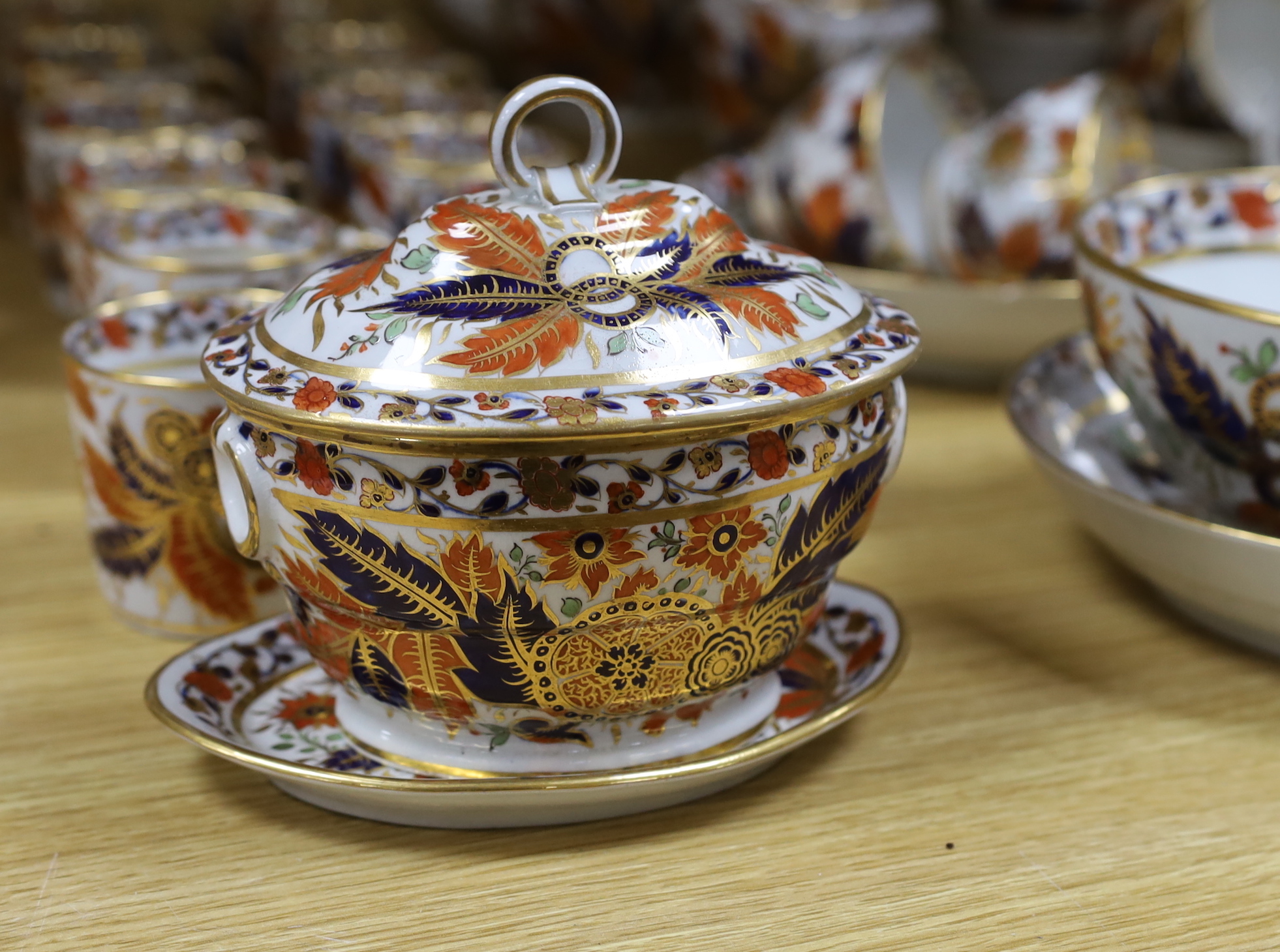 An early 19th century Chamberlain Worcester Japan pattern teaset, 43 pieces